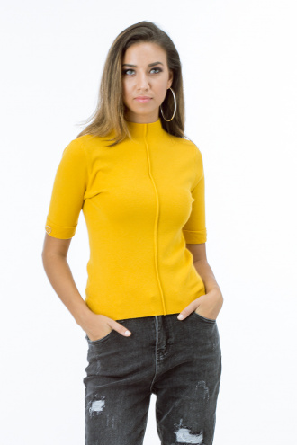 Дамска блуза с висока яка в цвят горчица с маншет