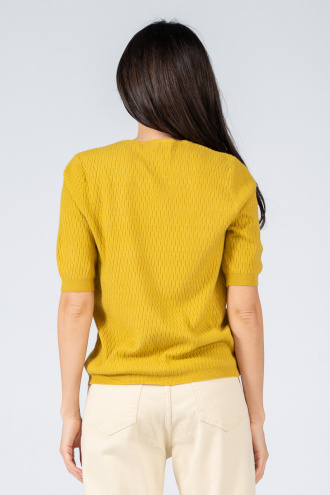 Дамска блуза от фино плетиво в жълто с остро деколте и нишка ламе