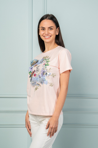 Дамска тениска в розово с щампа птица и 3Д цветя с тюл и пайети