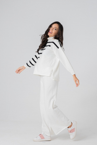 Дамски комплект от блуза и панталон в бяло с черни ленти