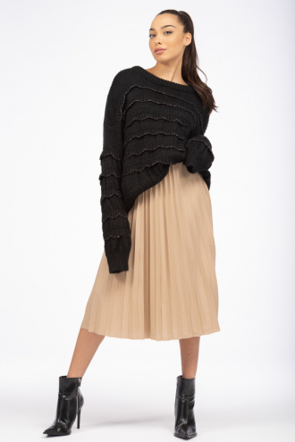 Дамски плетен пуловер с воали в черно