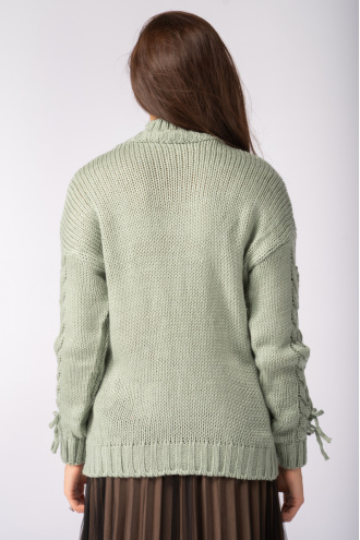 Дамски плетен пуловер в зелено с връзки на ръкавите