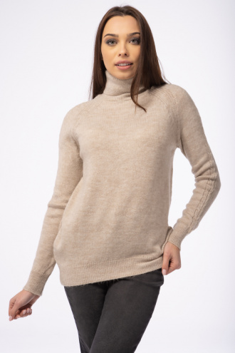 Дамски мек пуловер в бежово с поло яка и плитка на ръкава