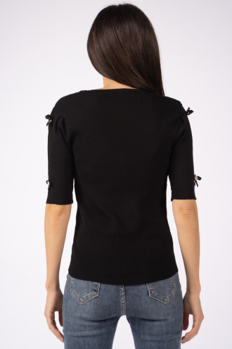 Дамска блуза в черно с 3D черни панделки с камъни