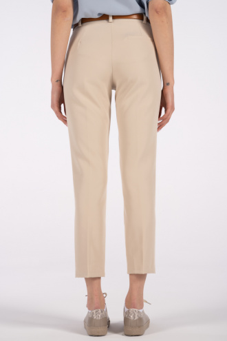 Дамски панталон в бежово с италиански джоб, кожен колан и ръб отпред
