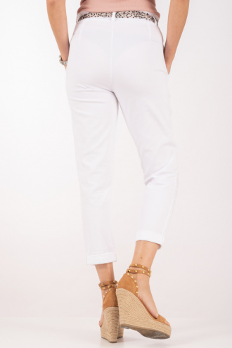 Дамски панталон от памук в бяло с ластик на талията и цветен колан