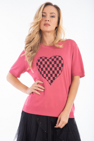 Дамска блуза от фино плетиво в розово с щампа шахматно сърце