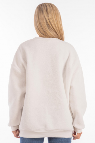 Дамски пуловвер в бяло от дебел полар с аксесоар мече на джоба