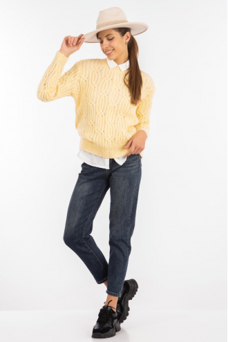 Дамски пуловер от едро и меко плетиво в цвят екрю