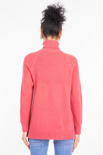 Дамски пуловер от едро плетиво в розово с поло яка