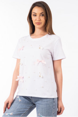 Дамска тениска в бяло с декорация лебеди, перли и розови панделки