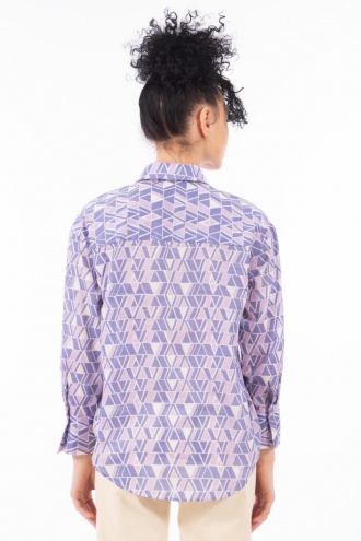Дамска риза от памук с геометричен принт в лилаво и розово