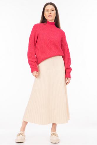 Дамски пуловер в цикламено розово с едра плетка