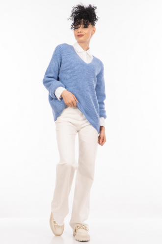 Дамски пуловер от едро плетиво в синьо с остро деколте