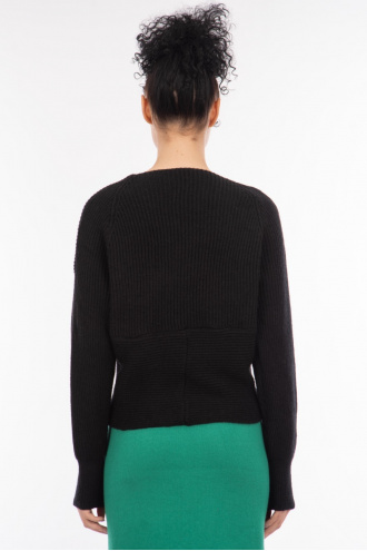 Дамски пуловер в черно с кръстосана предна част