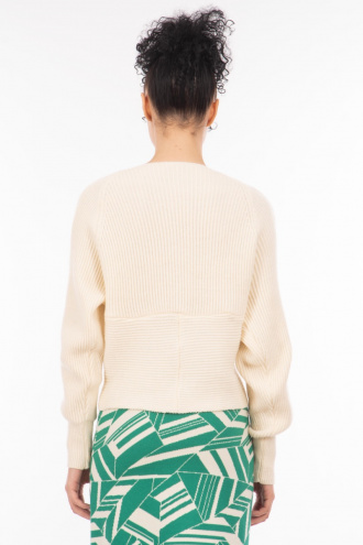 Дамски пуловер в екрю с кръстосана предна част