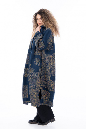 Дамско оувърсайз палто в тъмносиньо с геометричен принт
