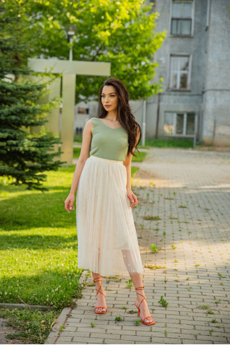 Тюлена пола в цвят екрю с велурени цветя