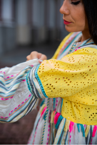 Дамска блуза в етно стил с цветни пискюли