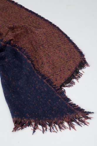 Дамски мек шал в тъмна гама с асиметрични краища