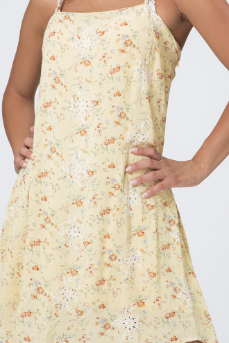 Къса рокля с десен ситни цветя и връзка на гърба