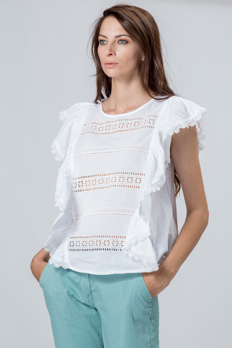 Дамска блуза в бяло с рязана бродерия