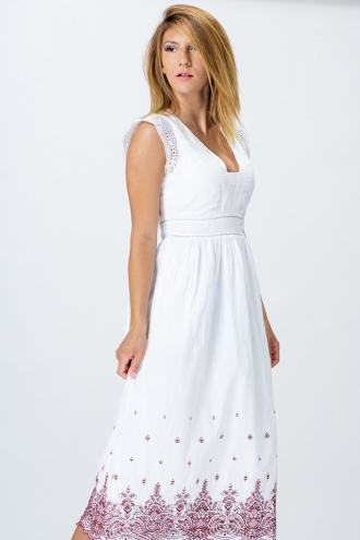Бяла памучна рокля с бродерия