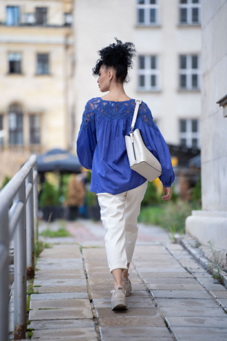 Дамска блуза от памук в лилаво с плетена дантела по деколтето