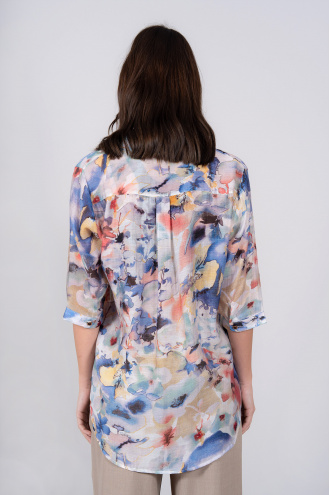 Дамска блуза от фина материя с копчета и принт акварелни сини цветя