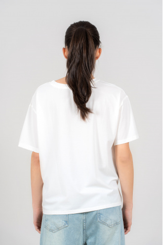 Дамска оувърсайз блуза в бяло с набор в края
