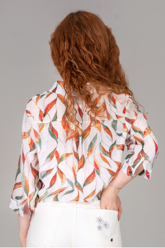 Дамска риза от фина материя с принт листа в червено, оранжево и зелено
