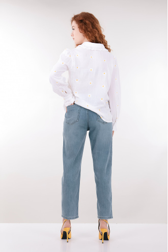 Дамска риза от памук в бяло с бродирани маргарити