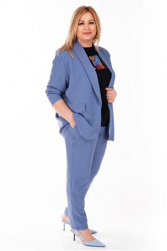 МАКСИ комплект в синьо със сако и панталон