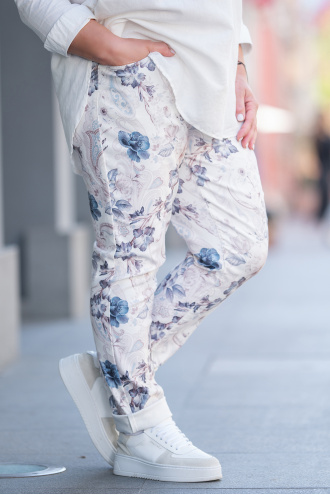 МАКСИ панталон в бяло с флорален принт