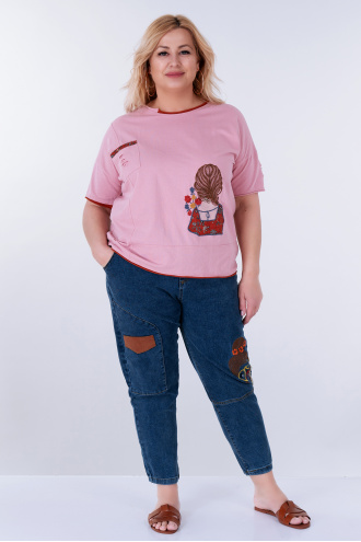 МАКСИ тениска в розово с малък джоб и бродирано момиче в гръб