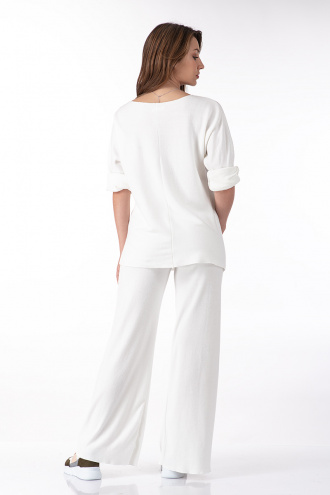 Дамски изчистен комплект в бяло от фино плетиво с блуза и панталон