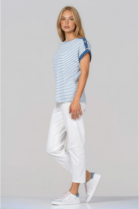 Дамска блуза от вискоза със синьо райе и декоративни копчета на рамото