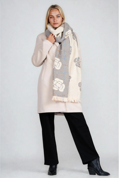 Дамски двулицев шал в бежово и сиво с принт цветя