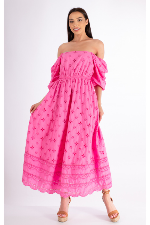 Дълга рокля от памук в розово с рязана бродерия и паднал ръкав