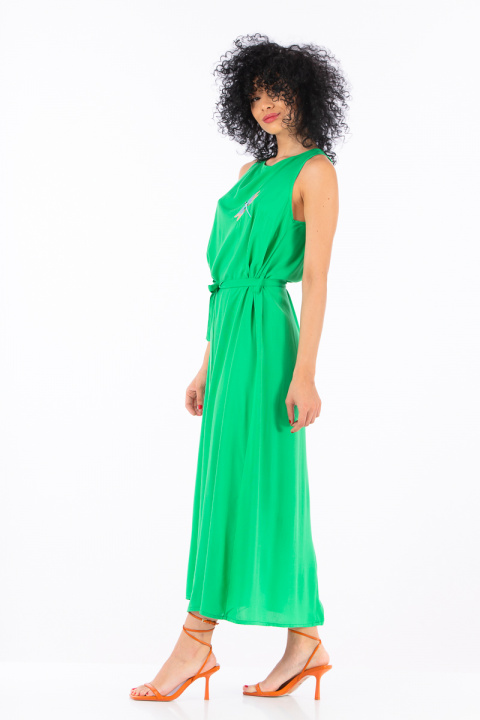 Дълга рокля ''Dragonfly'' в зелено с колан в талията и бродирано водно конче