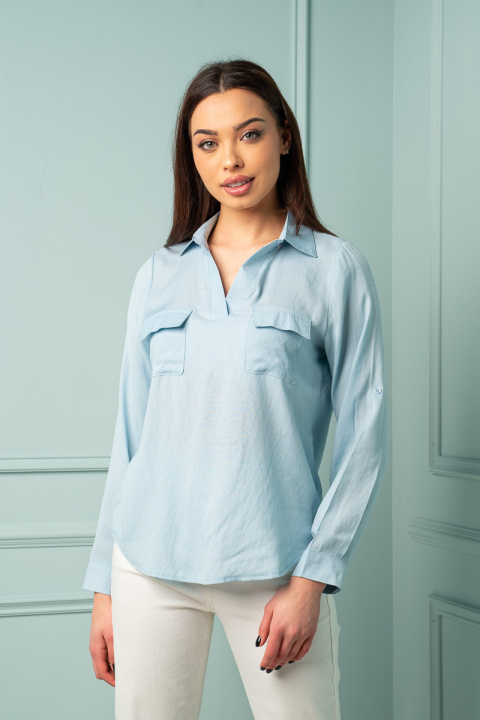 Дамска блуза от вискоза в светлосиньо с джобове отпред