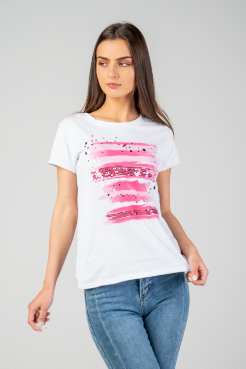 Дамска тениска в бяло със щампа хоризонтални ленти и розови пайети