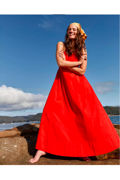 Дълга рокля от памук с гол гръб в червено