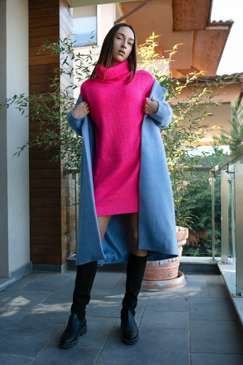 Дамски пуловер тип туника от едро плетиво в цикламено розово с поло яка