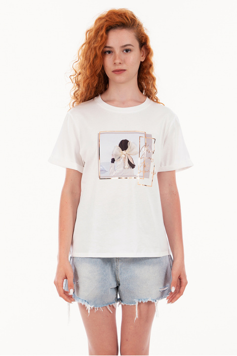 Дамска тениска в бяло с щампа момиче с панделка