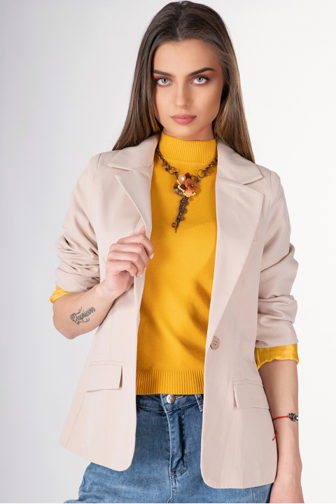 Дамско сако в бежово с копче и цветен хастар