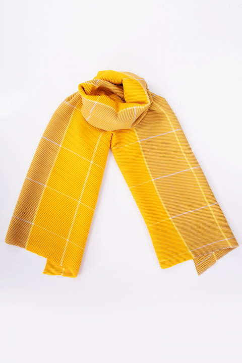 Дамски фин шал от рипсена материя в жълто със светло каре