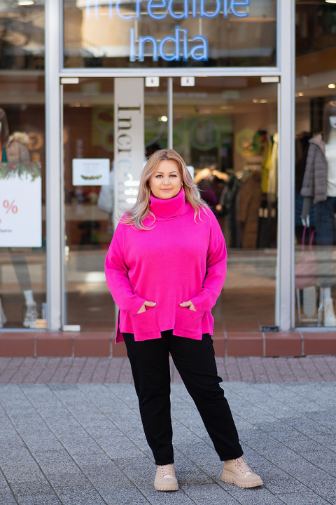 МАКСИ пуловер с поло яка в розово с предни външни джобове