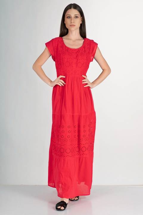 Дълга рокля от памук в богата бродерия в червено