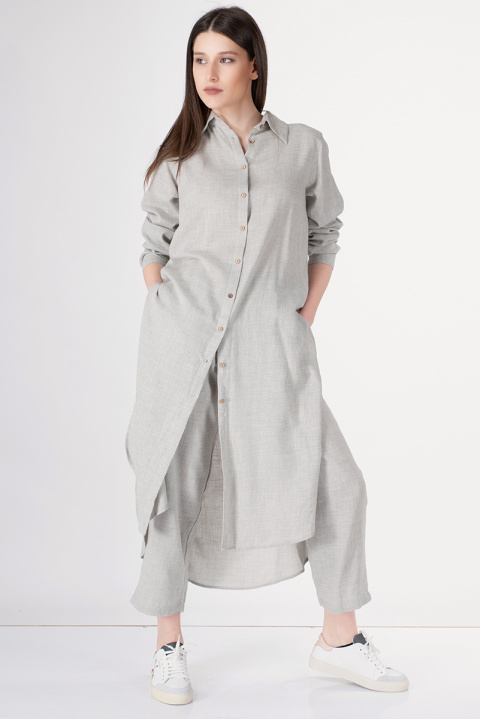 Дамски комплект в сиво с ефектна бродерия на гърба